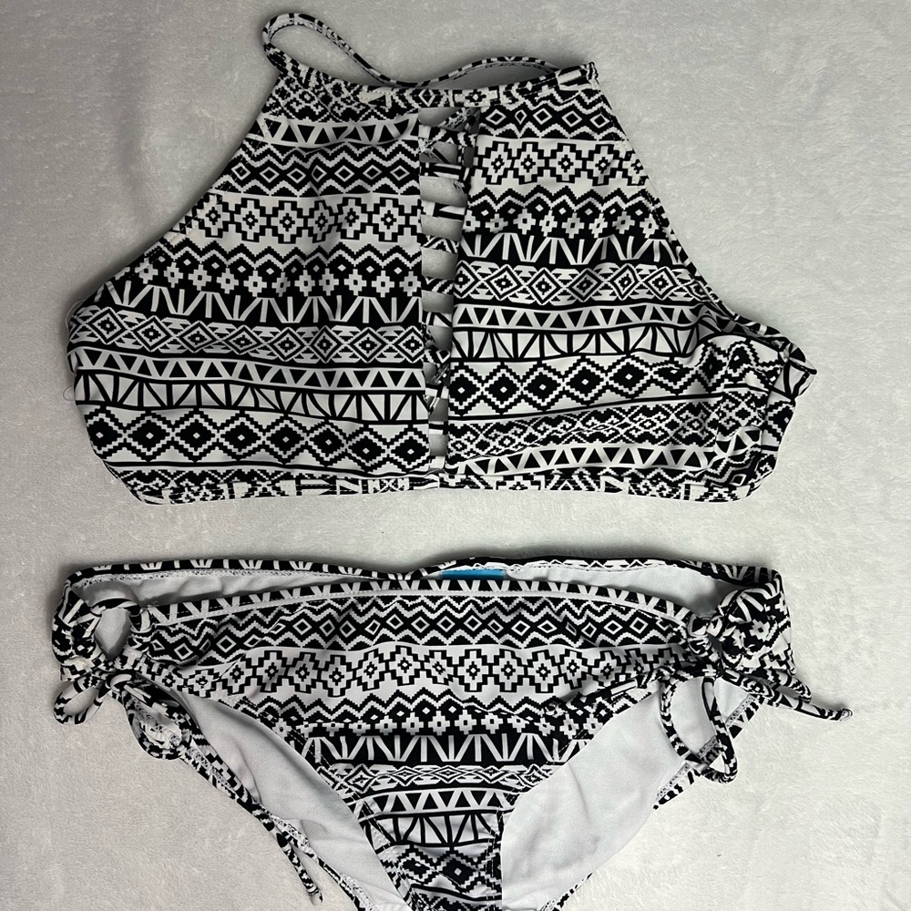 Collections By Catalina 2 Piece Bikini Black & White Geometric Pattern Sz 7 - 9